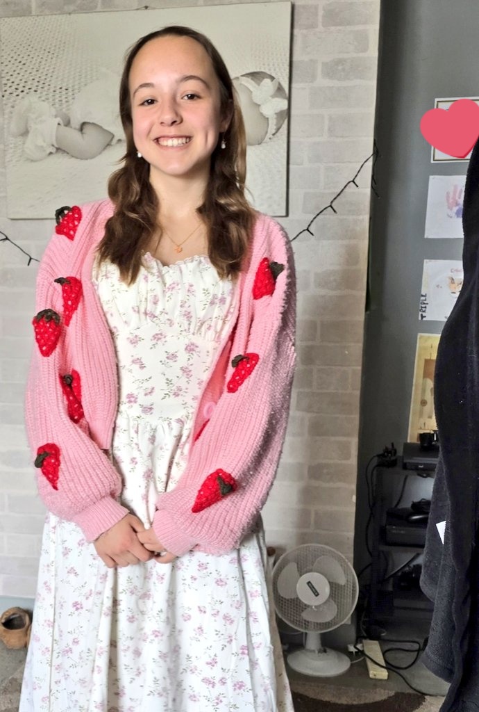 CarlB_ERVB's tweet image. Happy 14th Birthday to my wonderful Eden-Rose! (And @ScrambledAshton you may notice to the right, the edge of your cat picture eden drew, which I'm apparently never allowed to take down! 😂)

#daughter #birthday