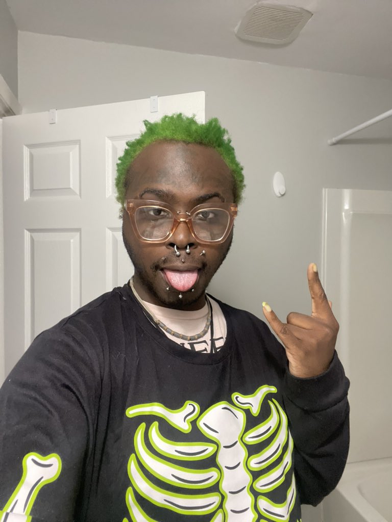 CLARA ( they/she ) 🏳️‍⚧️🏳️‍🌈 tweet media