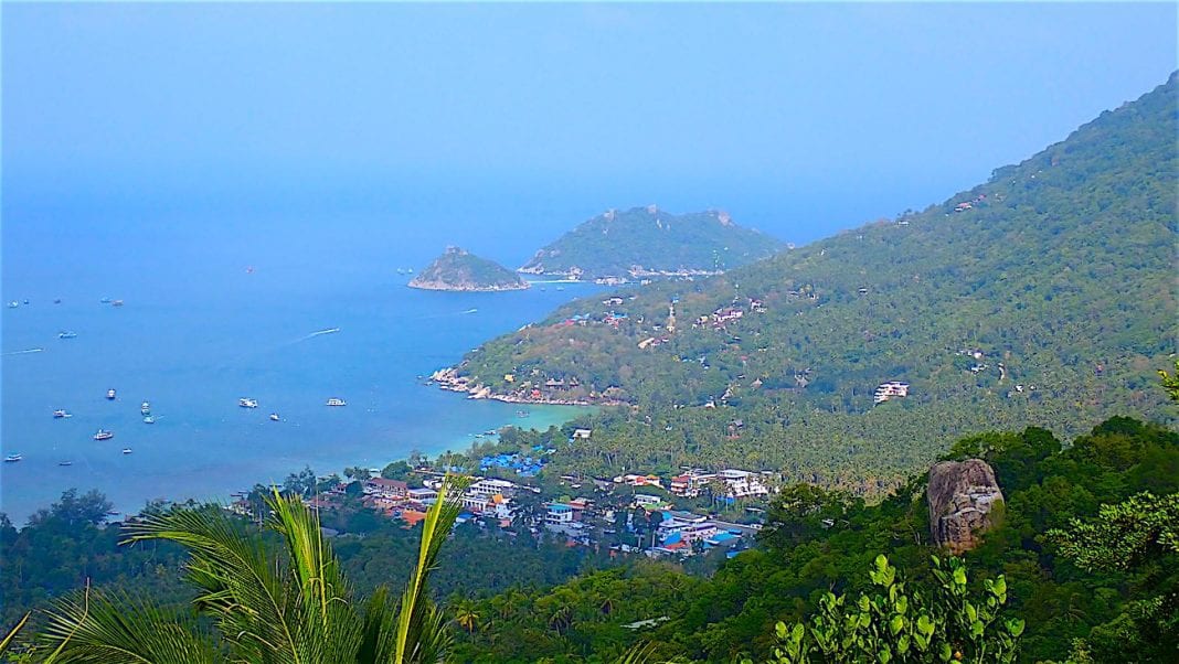 the_funkyturtle's tweet image. The West Coast viewpoint is located in the centre of Koh Tao, close to Two Views rock and above Sairee beach. The main turnoff to get to the viewpoint is between Sairee beach and Moonlight Bungalows. thefunkyturtle.com/koh-tao/viewpo… #Views #KohTao #Hike #walk #Beach