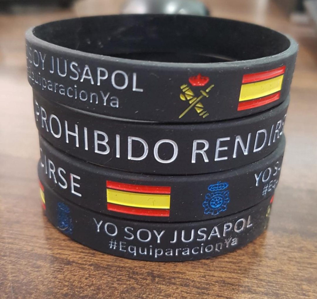 jusapol's tweet image. Ayer fue @marcmarquez93 quién venció en el sprint de @MotoGP, y hoy, ha sido @alexmarquez73 quién han logrado la victoria en #Jerez 🇪🇦

Estos hermanos tienen..

¡PROHIBIDO RENDIRSE ! 

Como sucede en JUSAPOL, movimiento de policías y guardias civiles que luchan por la