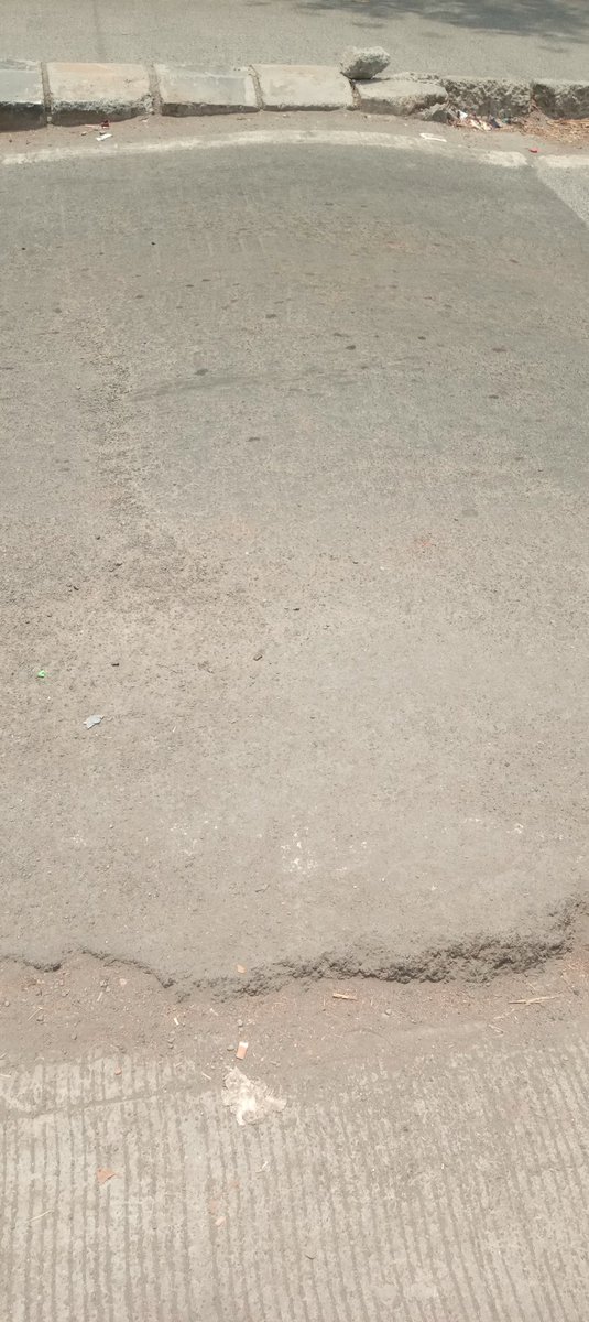 swapnilnavale21's tweet photo. त्यामुळे तुम्हाला नम्र विनंती आहे की येथे गतीरोधकवर पांधरा पट्टा मारून देण्यास सहकार्य करावे.
@mybmc @mybmcWardPN https://t.co/FQQgJk8ywr