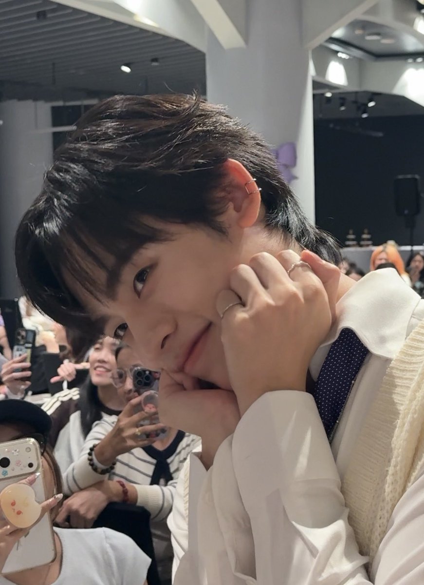 พีชซี่พีชซู่พิซซ่าาา. tweet media