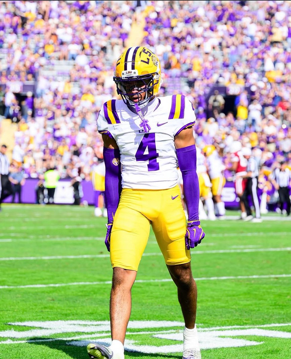 Mansoor Delane played 357 coverage snaps and had 0 penalties 👀

Allowed just 14 receptions with
7 PBUs, 2 INTs, and 0 TDs given up

That kind of discipline + production? Special 🔥