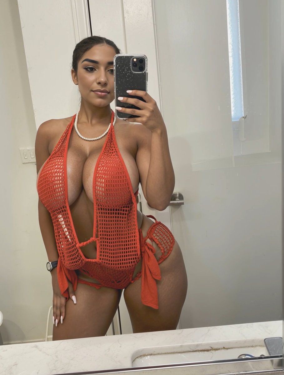 savbabexoxo's tweet image. what are you looking at?