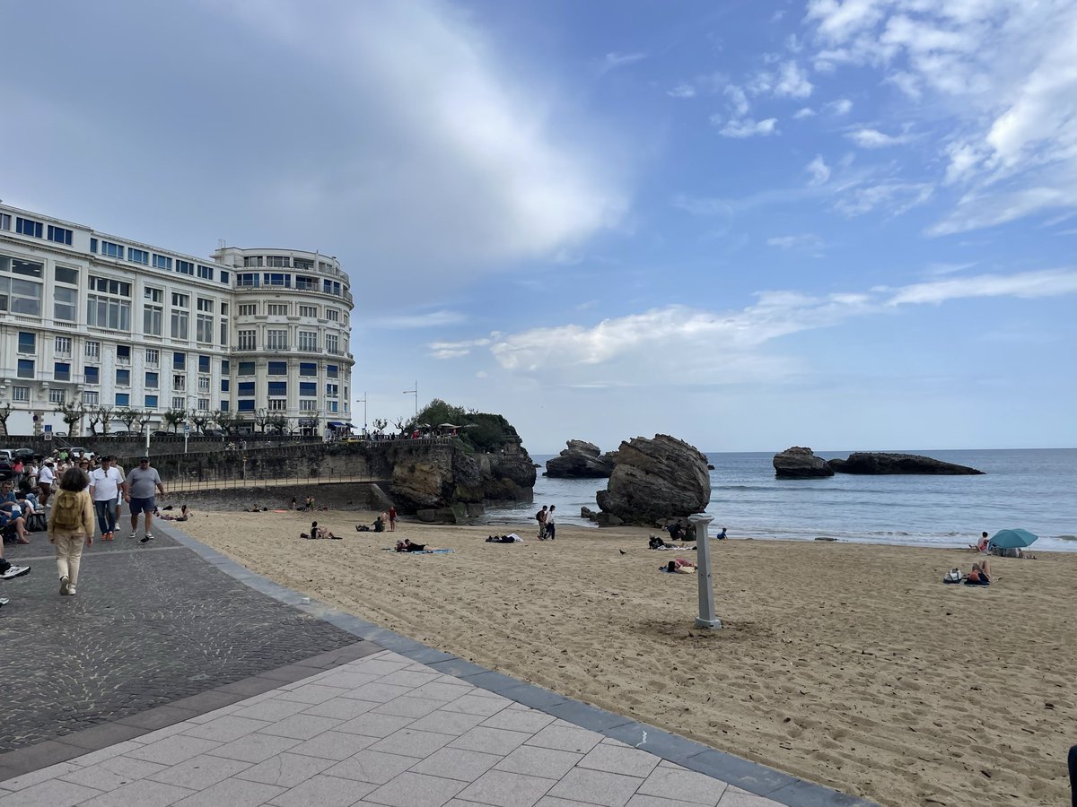 ScudandthesTig's tweet image. Day 36 of Bordeaux/Bilbao rugby trip
Some more pics taken around the Grande Plage area of Biarritz 
Hazy am; clearing pm. 18°C 😎🚐🍷🏄
#vanlife #motorhomelife #leicestertigers #biarritz