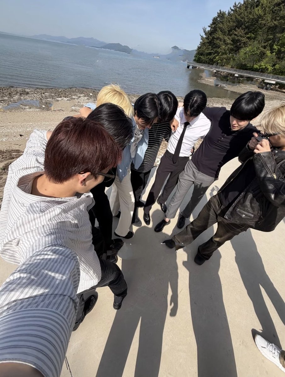 choesarn's tweet photo. I didn't even say anything at first.
The venue was so far… five hours by car. I knew everyone was busy, schedules stacked, barely any time to rest. So I kept it to myself. I didn't want to burden anyone.
But somehow… they knew.
They came to me first. https://t.co/DAfbXhG0Vk
