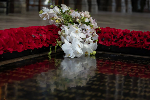 wabbey's tweet image. The future George VI married Elizabeth Bowes-Lyon at Westminster Abbey #onthisday in 1923.

The bride laid her bouquet on the Grave of the Unknown Warrior in memory of her brother, Fergus, who had been killed in the First World War. It began a tradition which has been followed by