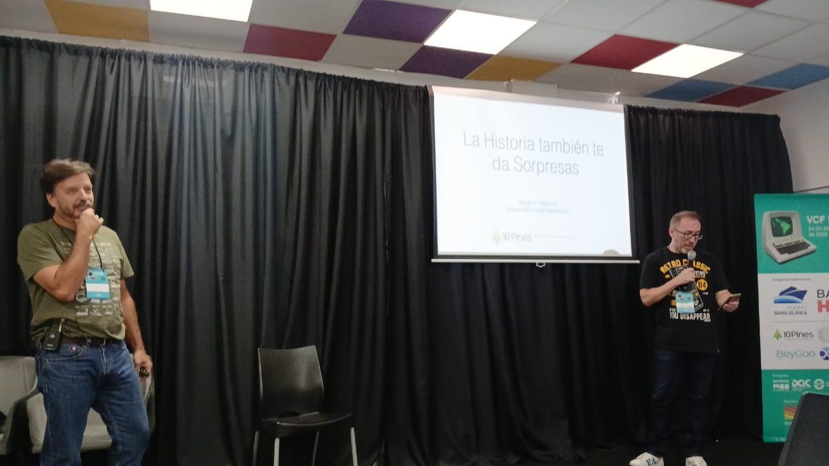 HernanWilkinson's tweet photo. En Bahía Blanca se realizó el primer "Vintage Computer Festival" (VCF) de Latinoamérica!! Espectacular!!
Expuse mi charla sobre "La Historia también te da Sorpresas" y @10Pines sponsoreó el evento 💪💪💪
@espaciotecbb @vcfederation https://t.co/rfWDdrjNL2