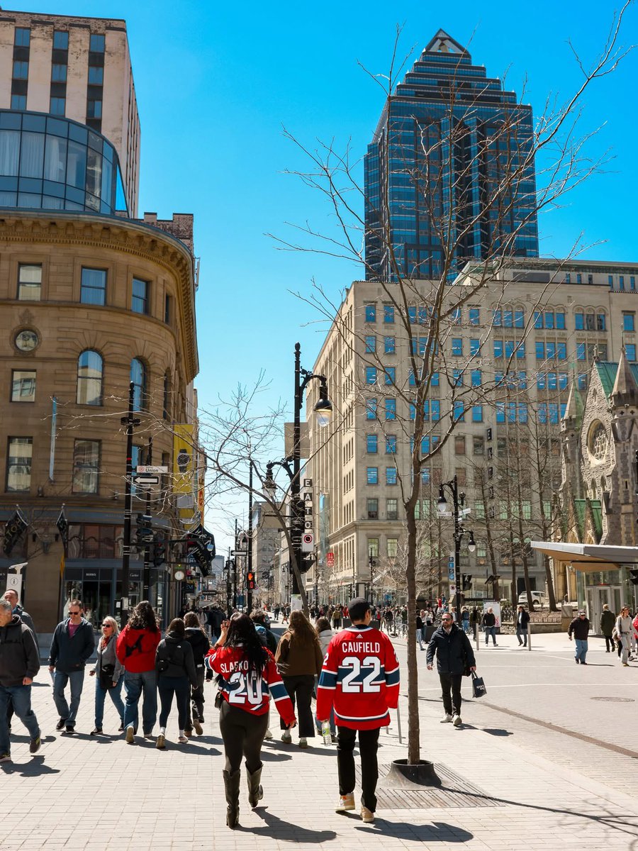 Monmontreal's tweet image. Encourager son équipe de hockey préférée 🏒 
📷 J-F Savaria #Montréal #MTLmoments #PhotoduJour