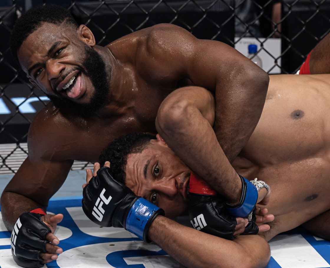 Legionnairecsn's tweet image. Never been a bigger fan of this man than I am right now, took the fight to this 29 year old like nobodys business… winner via unanimous Aljamain Sterling

(📸ChrisAvraamidesMMA) 

#aljamainsterling
#mixedmartialarts
#combatsports
#wrestling
#ufcvegas116