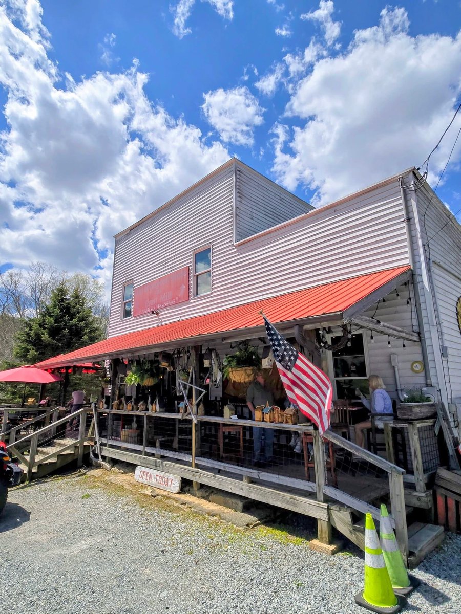 JamesHu27192912's tweet photo. Old Hampton Store & BBQ opening day for the season! Fabulous hickory-smoked pork, turkey, chicken, plus homecooked sides & more. Plus, local pottery, jams and crafts. Built in 1920, located at 77 Ruffin St, Linville (8 miles from Banner Elk). Open Thurs-Sat, 11-9 & Sun 11-3. Indoor live music 12-3 pm begins May 10. Thurs & Sat 6-9 pm dance bands outside starting May 16th.
Follow them: Old Hampton Store & Barbecue