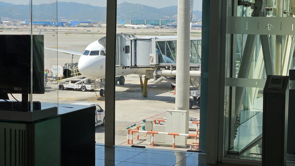 Ya me toca volver a mi isla (una hora hacia el pasado).

Echaré de menos la FanFest que fue muy divertido y espero celebrar más.

Pero sobretodo echaré de menos a mi amada <a href="/trystaa33/">trystaa33</a> que me acompañó los 3 días en Barcelona.❤️❤️❤️