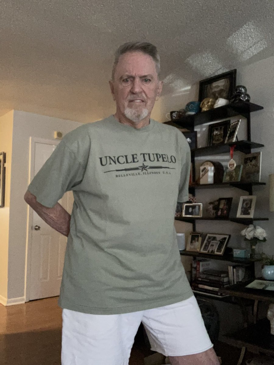 FrankJReilly1's tweet image. #SawItLive 

20/25

#Band Shirt

These are the two most commented on whenever I wear them. 
The uncle Tupelo got me into a very crowded restaurant in Boulder, Colorado when the major die happen to be from Belleville, Illinois. We have your table, sir. 😎