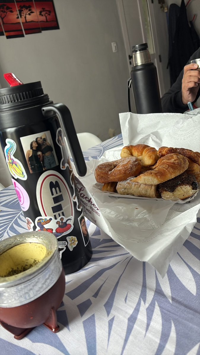 #estefinde desayunando con mi novio y mi suegro y viendo tn jej