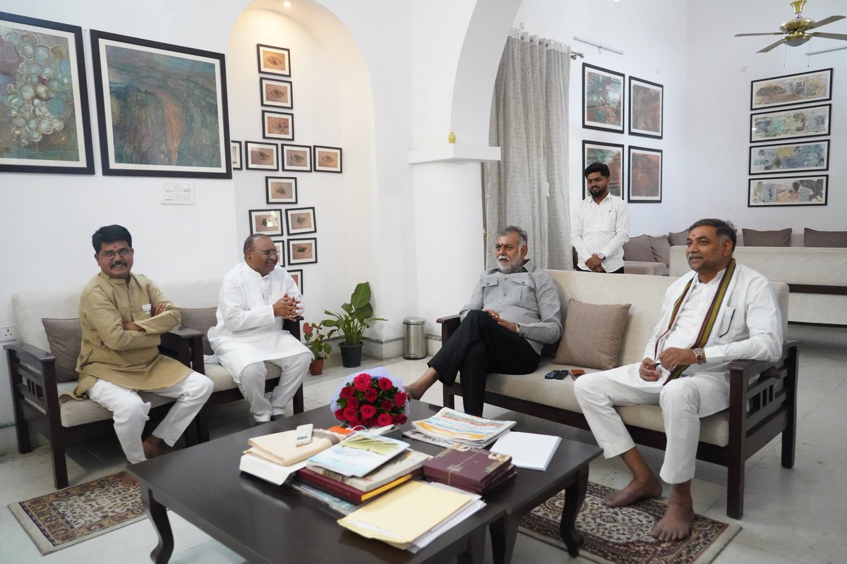 आज भोपाल आवास पर महाराष्ट्र की उमरखेड मेहगांव विधानसभा क्षेत्र के विधायक श्री किशनराव वानखेड़े जी ने सौजन्य भेंट की।
 <a href="/mla_wankhede/">MLA KISANRAO WANKHEDE</a>