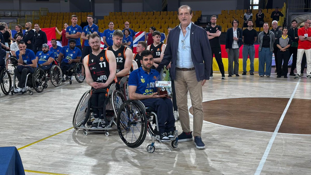 BsrEspana's tweet image. 🏀🏀🏀
@admecony Gran Canaria, tercero 🥉 de la Eurocup 2

El conjunto canario se impuso en el partido por el tercer y cuarto puesto al Koln 99ers (46-57)
#Basket #wheelchairbasket #baloncesto