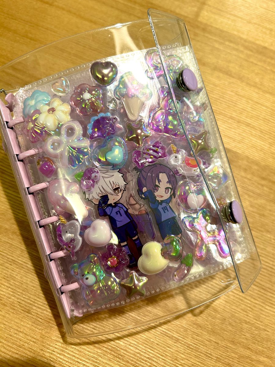 mimijgk's tweet photo. オタクのシール帳見てください https://t.co/ldQXxTfT1p