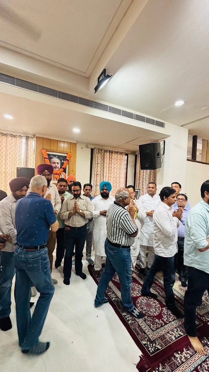 ਸਾਡੇ ਸਨੇਹੀ ਵਿਕਾਸ ਵਾਹੀ ਜੀ ਦੇ ਸਹੁਰਾ ਸਾਹਿਬ ਸ਼੍ਰੀ ਵਿਪਨ ਸੇਠੀ ਜੀ ਜੋ ਕਿ ਪਿਛਲੇ ਦਿਨੀਂ ਅਕਾਲ ਚਲਾਣਾ ਕਰ ਗਏ ਸਨ, ਉਹਨਾਂ ਦੇ ਚੌਥਾ ਉਠਾਲਾ ਵਿੱਚ ਹਾਜ਼ਰੀ ਲਗਵਾਈ ਅਤੇ ਪਰਿਵਾਰ ਨਾਲ ਦੁੱਖ ਸਾਂਝਾ ਕੀਤਾ। 🙏🏽
<a href="/AAPPunjab/">AAP Punjab</a> <a href="/AamAadmiParty/">AAP</a>