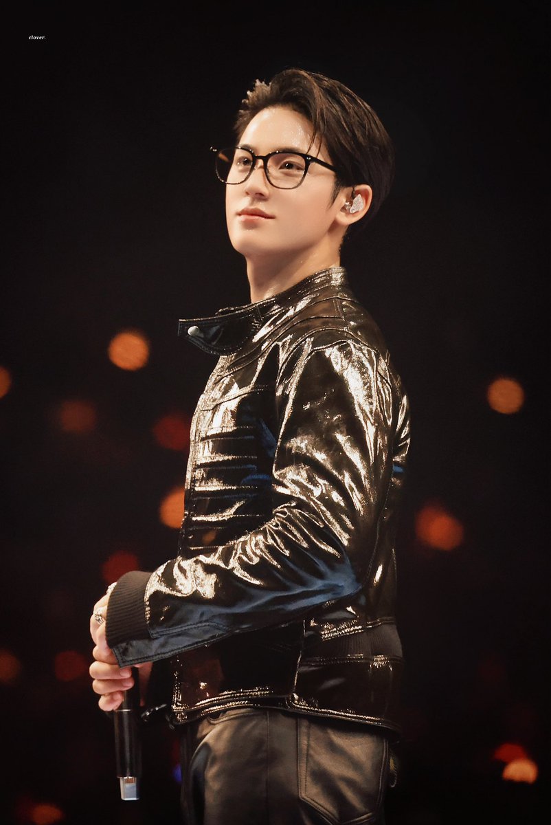 𝙘𝙡𝙤𝙫𝙚𝙧. tweet media