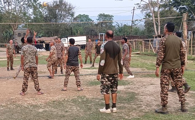 2Diphu's tweet image. CRPF jawans of 20 Bn Jiribam, Manipur, play indoor &amp;amp; outdoor games to unwind &amp;amp; boost team spirit! Fitness &amp;amp; fun🏸🏐 #CRPF #Jiribam #TeamBuilding #StressRelief