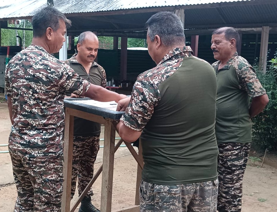 2Diphu's tweet image. CRPF jawans of 20 Bn Jiribam, Manipur, play indoor &amp;amp; outdoor games to unwind &amp;amp; boost team spirit! Fitness &amp;amp; fun🏸🏐 #CRPF #Jiribam #TeamBuilding #StressRelief
