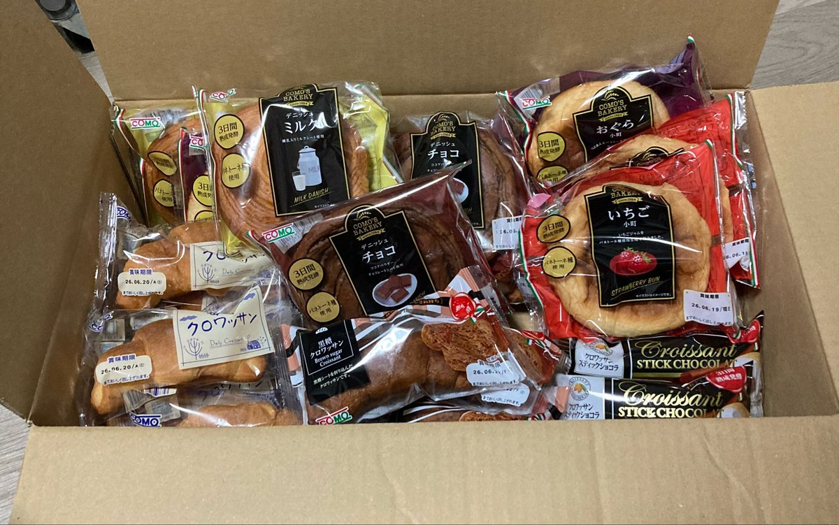 sukao_Asset's tweet photo. 東海カーボンから3000円分のカタログギフト🎁コモのパン🥖🥐
めっちゃ多い😲！
#株主優待 https://t.co/bEKZCUZ9oQ