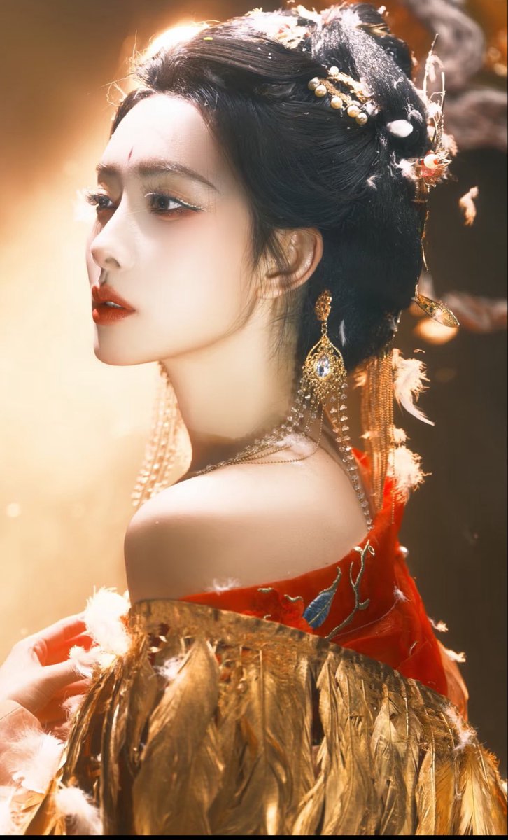 CdramaBloom's tweet photo. 🍉 MGTV Female Centric Costume Drama #HaveItAll
Adapted from the novel of same name by Rong Jiu
Starring: #MengZiyi (confirmed), #DongSicheng (rumor)
Romance, amnesia, double identity, mystery. https://t.co/L9EgRnXv7l