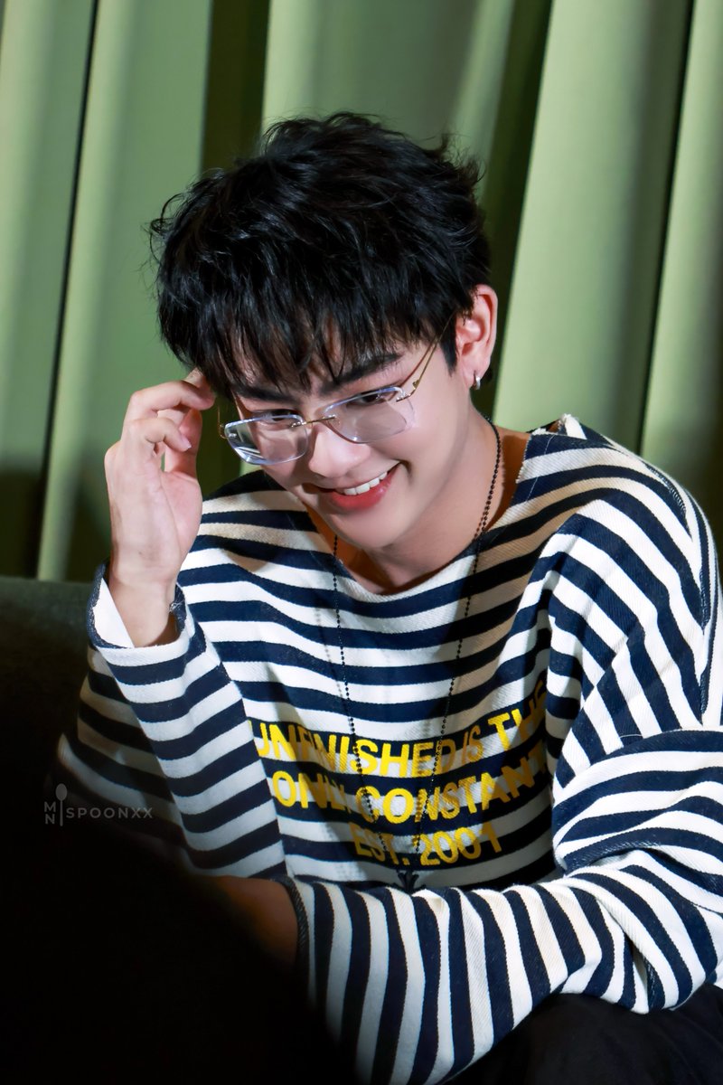 ˙✧˖°📷 ༘ ꒰ 26.04.26 ꒱ ⋆｡˚♡
ชอบลุคนี้อ่า ใส่แว่นแล้วแป๋วมากกกเลยยยย😻😻😻

#HEARTchuthiwat
#BUSxRecordFestBKK2026