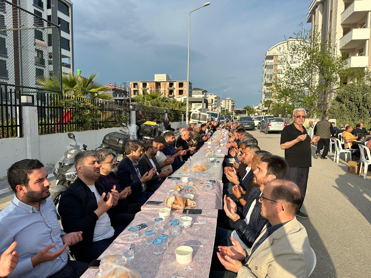 ahmetsoker7's tweet photo. Belediye Başkan Yardımcımız Levent Konur’un (@LEVENTKONUR07) vefat eden kuzeni Osman Konur için okutulan Mevlid-i Şerif’e Milletvekilimiz Kemal Çelik (@kemalcelik007), Belediye Başkanımız Dr. Kadir Kumbul (@drkadirkumbul07) ve teşkilatımız ile birlikte katıldık. 

Merhuma Allah’tan rahmet dilerim. Mekanı cennet olsun 🤲