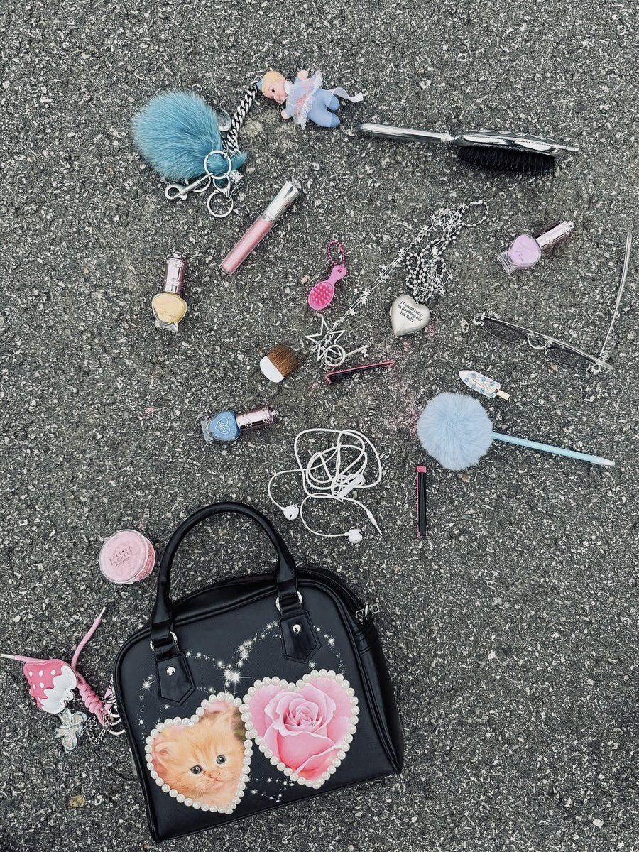 ݁ renren tweet media