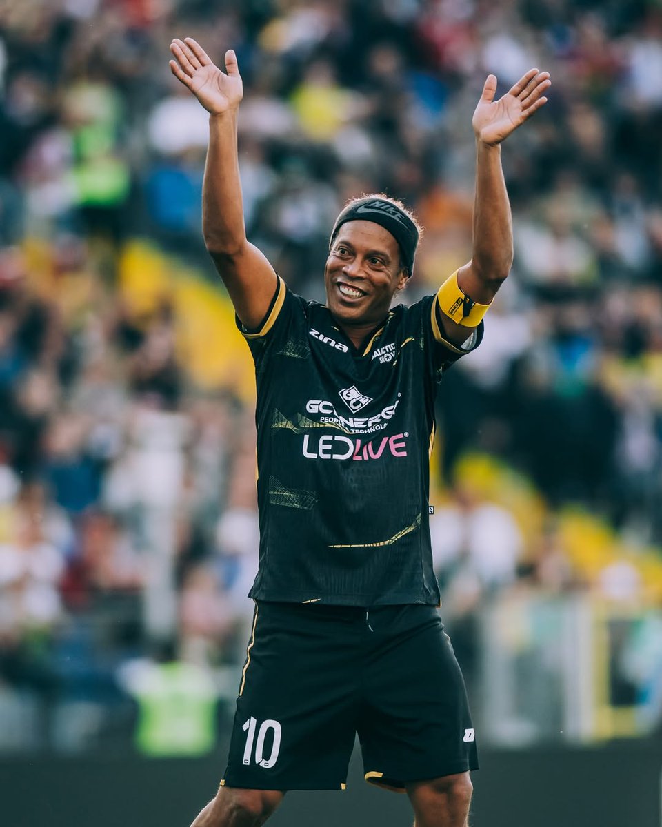 Ronaldinho tweet media