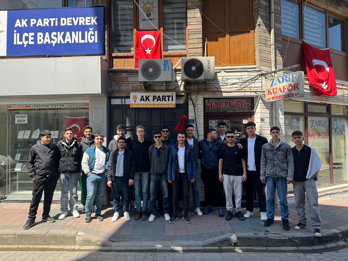 ak_devrek's tweet photo. Yeni seçmen ekibimizle birlikte, 16 Mayıs tarihinde “Gençlik Şöleni” kapsamında, Gençlik Kolları Başkanımız Sayın Anıl Taha Sıvacı riyasetinde parti binamızda bir kahvaltı programı gerçekleştirilmiştir.
@avyusufibis 
@ozfeyyaz 
@AnlSvc https://t.co/TLvzaVmWau