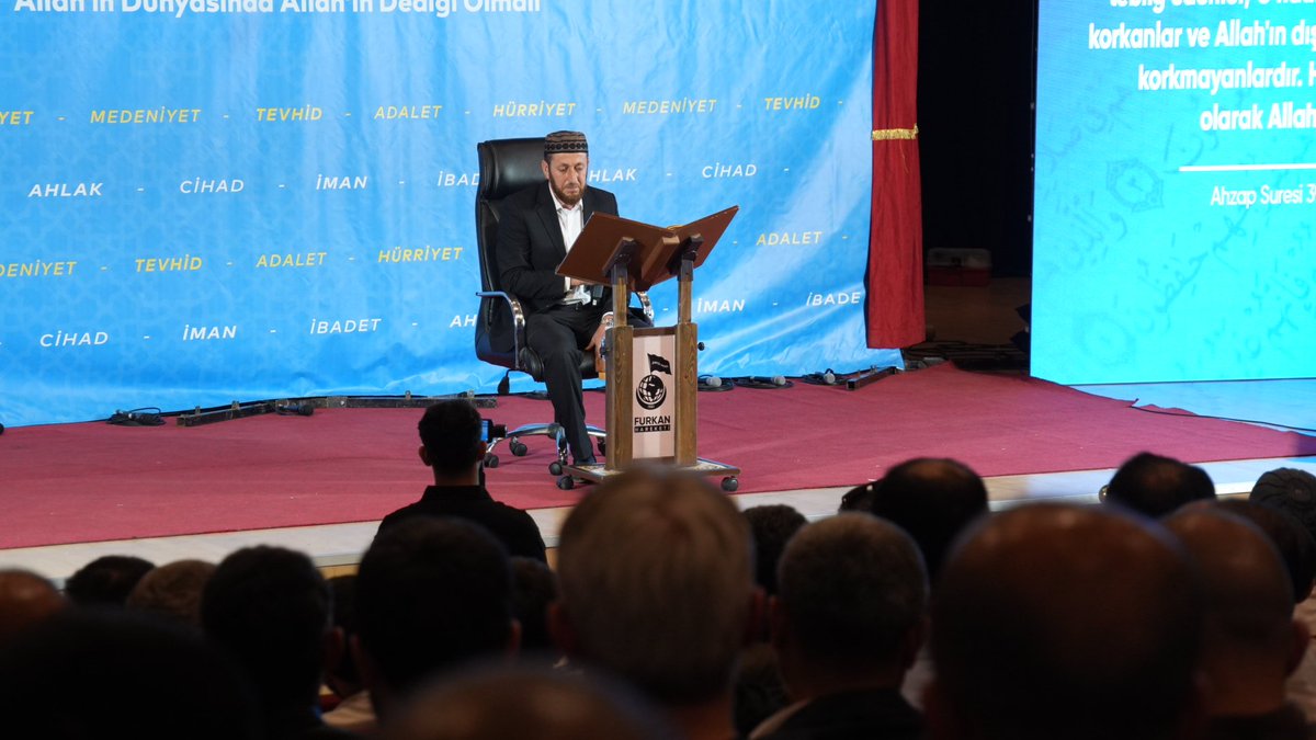 furkanhareketi's tweet photo. Konferanslar Zinciri İstanbul'da Devam Ediyor 📍

Alparslan Kuytul Hocaefendi'nin "Kur'an'da Yahudi Gerçeği ve Filistin" konulu konferans konuşmalarından önce coşku dolu bir ön program gerçekleştirildi.

AlparslanHoca İstanbulda
#FurkanKonferansları

Canlı Yayın: https://t.co/vYIzdoeWae
