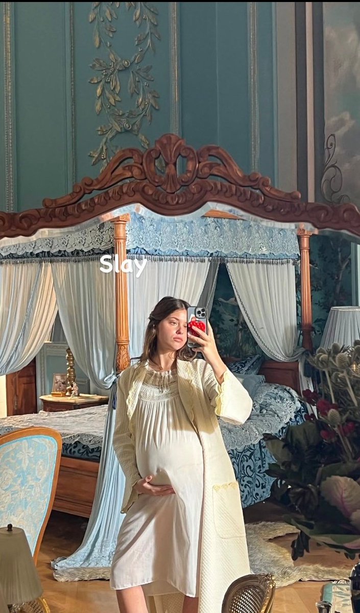Evie tweet media