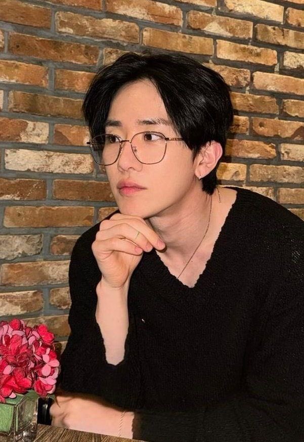 비비빔냉 tweet media