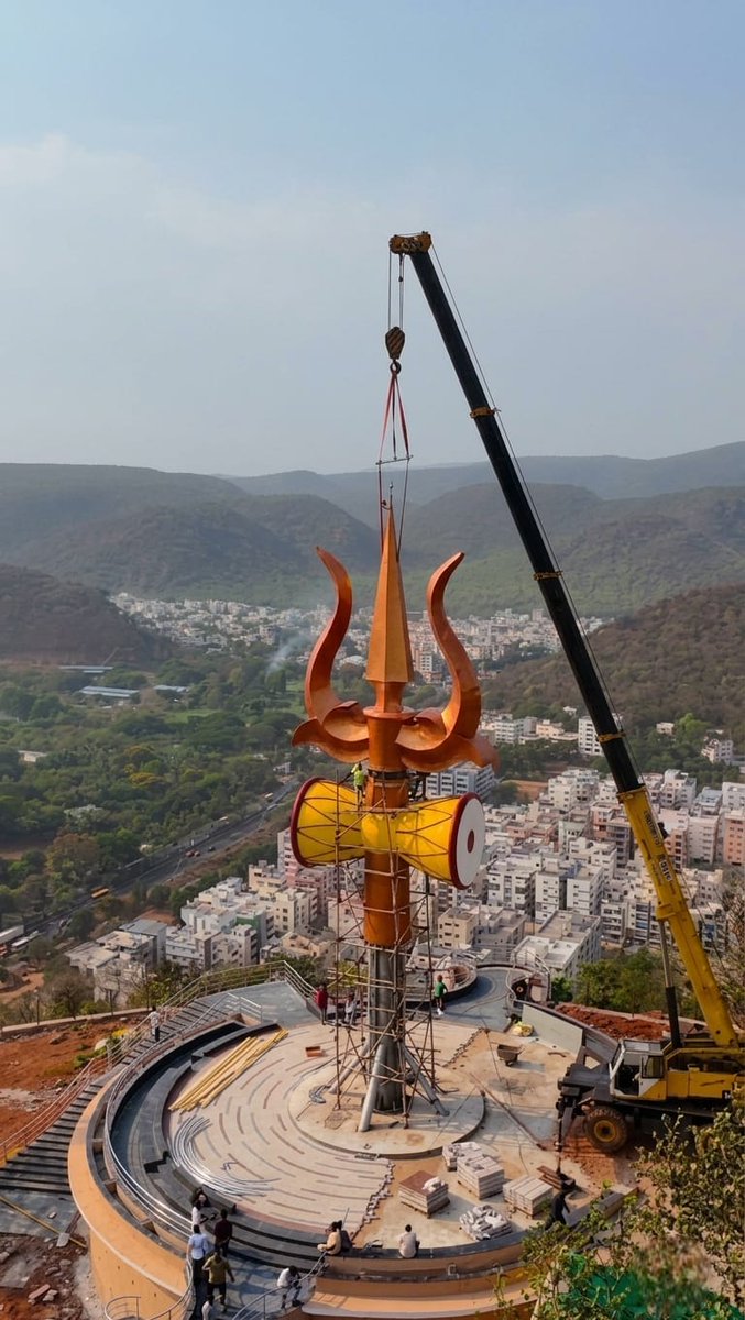 AndhraNexus's tweet image. 🚨 Trishul project at Kailasagiri is nearing completion, featuring a 65-ft Trishul and Damarukam structure.

Set for inauguration next week, AP government is developing it as a new tourism landmark in Vizag.
#AndhraPradesh #Visakhapatnam
