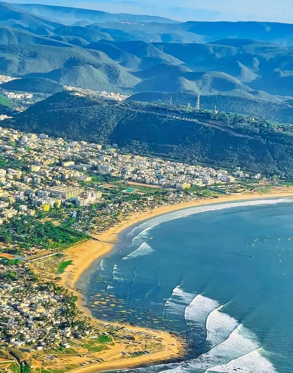 AndhraNexus's tweet image. 🚨 Trishul project at Kailasagiri is nearing completion, featuring a 65-ft Trishul and Damarukam structure.

Set for inauguration next week, AP government is developing it as a new tourism landmark in Vizag.
#AndhraPradesh #Visakhapatnam
