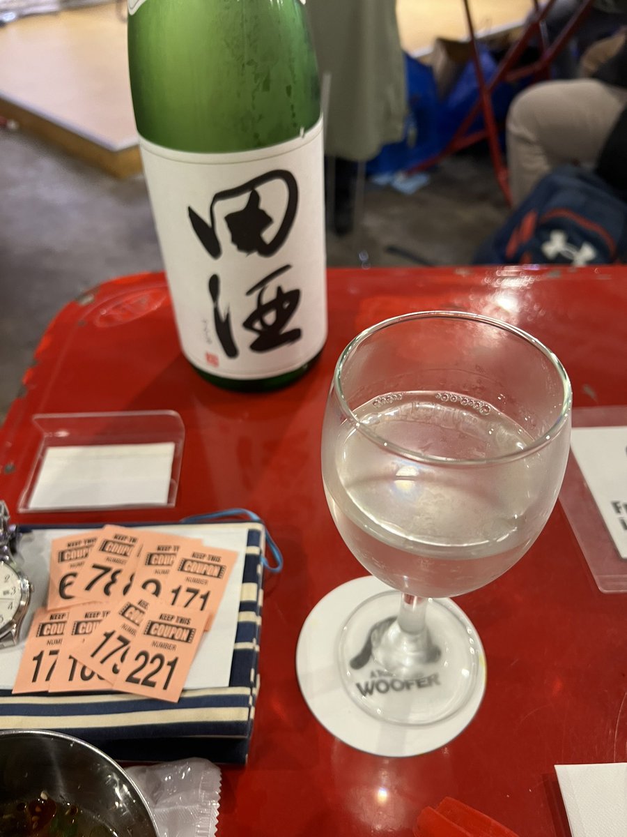 retro_gre's tweet image. そして、前半戦でお酒に慣らして、後半戦は日本酒で酔っていくのが最高の時間。

昨年末は、鍋島という臥龍梅以来のフェイバリット日本酒に出会ったから、また飲めるかなと思っていたけど。。。

次回も、新たに水の合うサケに出会いたい。
#WOOFER 
#みんなと会える夜 
#杉山里穂