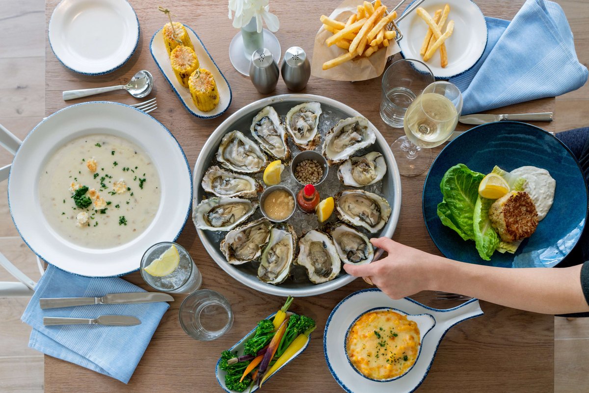 HiddenPathsTrav's tweet image. Indulge in a seafood lover's paradise at Hooked Seafood, only on Royal Caribbean! Savor the flavors of New England, from crispy Maryland crab cakes to delicious Maine lobster rolls. 🦀 Treat yourself to the taste of summer, any time of the year!  #RoyalCaribbean #FoodieAdventure