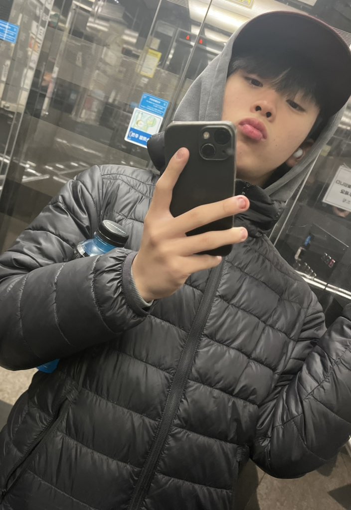 느좃 tweet media