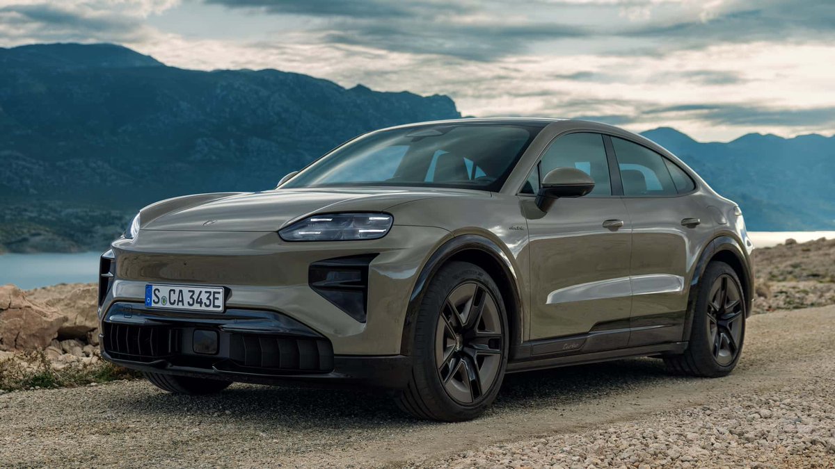 motorcar_ua's tweet photo. ⚡ Porsche Cayenne Coupe Electric — найпотужніший автомобіль бренду!  
1156 к.с., 2,5 секунди до сотні та запас ходу до 669 км.

👉 Чи стане Cayenne Coupe Electric найгарячішим EV 2026 року?

https://t.co/ELTq0aOGD5

#Porsche #CayenneCoupe #Electric #Debut2026 #Motorcar https://t.co/SppIw1qfE2