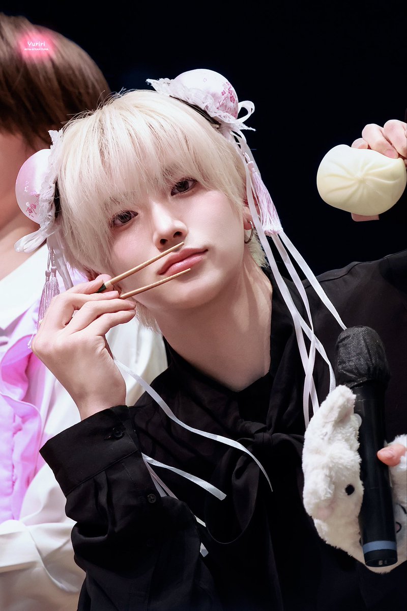 ユリリ tweet media