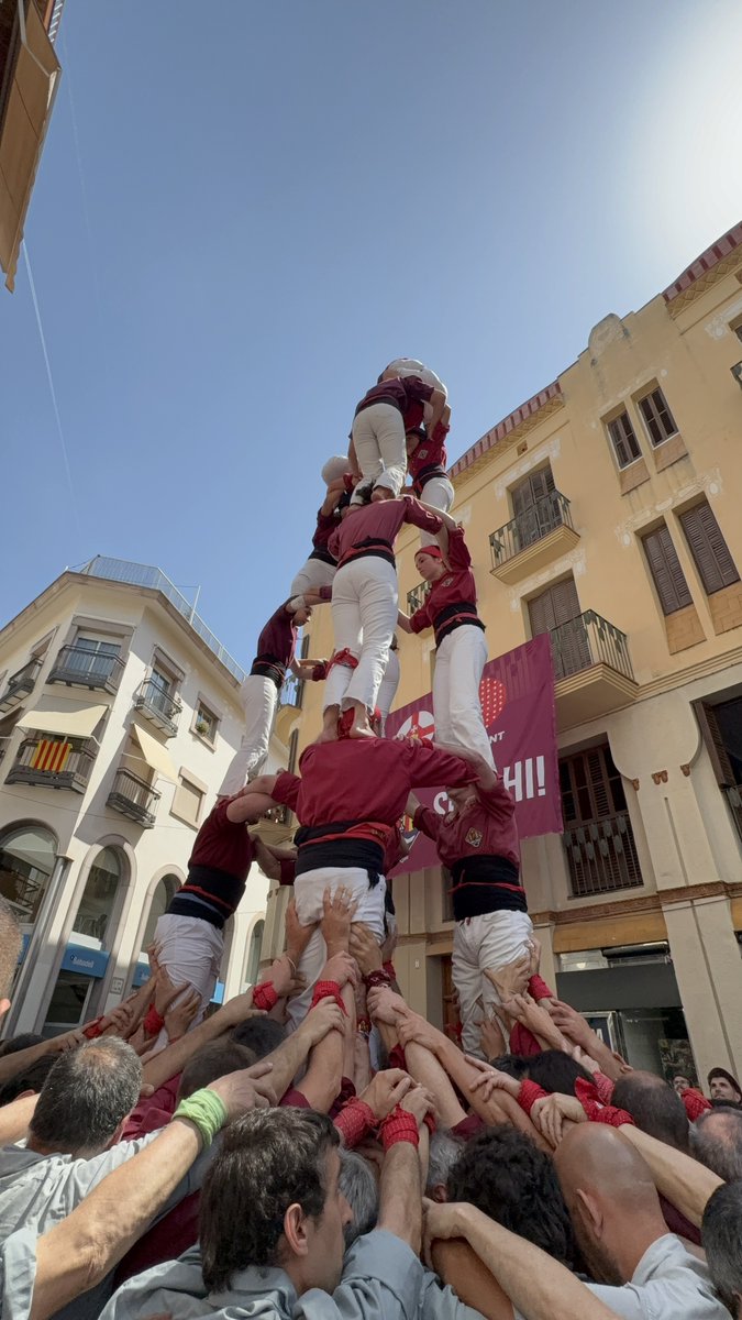 jovedesitges's tweet photo. 🟥 Avui l'important no era tant el què, sinó el com. Amb l'absència de la major part de canalla, per raons diverses, havíem de fer una actuació de Sant Jordi de 7 i estrenar nous components al pom. I el resultat ha estat positiu.
✅ Hem descarregat 4de7, 3de7, 7de6, 5de6. https://t.co/HvREXZ0z0B