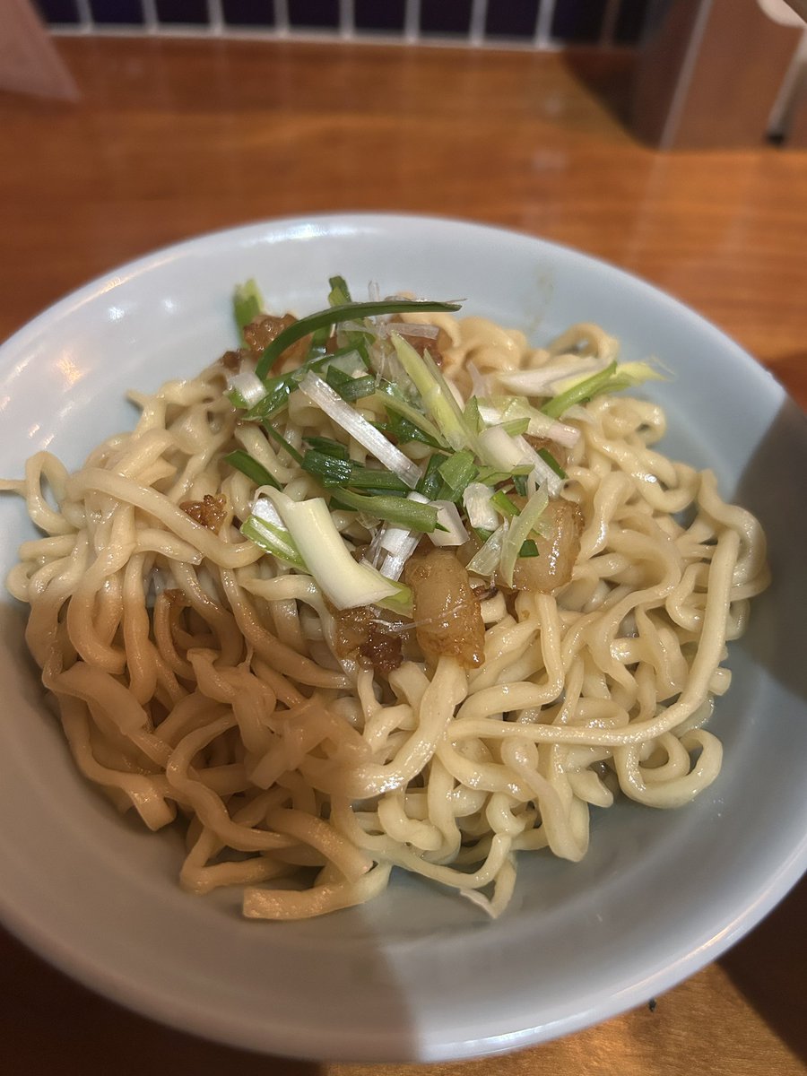 outimenTV's tweet photo. 今日の限定営業は終了しました。
今回の牛骨ラーメンは美味しかったのでまた企画したいと思います！
ご来店ありがとうございました！
↓まかない https://t.co/slYVSR2Kwg