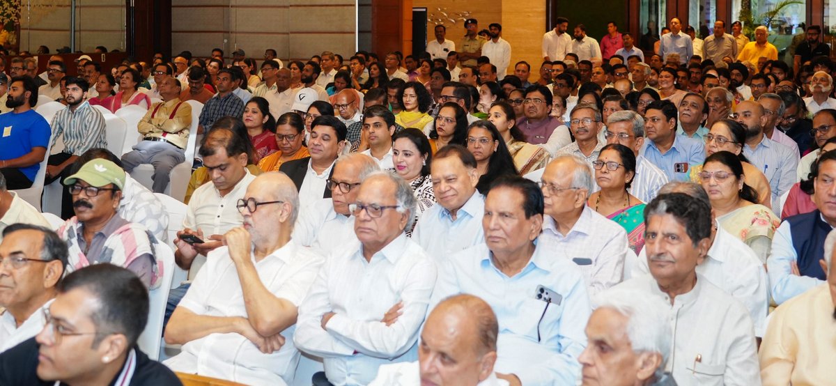 CMOMaharashtra's tweet image. #Maharashtra #DevendraFadnavis #NagBhushanAward