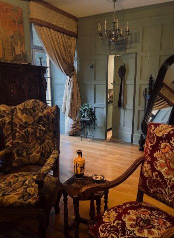 MaisonAuxHerbes's tweet photo. You'll enjoy opulence and erotic inspiration.
 
The first floor evokes the late Renaissance, where craftsmanship and symbolism shape the space.

Breed here if you like.
 
Original art and 17th-century furnishings define the atmosphere, from a Louis XIII bed to a hand-carved marble fireplace. Subtle carvings on the marriage bed and strongbox chest suggest fertility and abundance.
 
A curated collection of ceramics and sculpture, inspired by the secret cabinet of Naples’ archaeological museum, underscores the sensuality and eroticism of this space.

Featured : Maison aux Herbes’ host and @NSeraphim89935 

https://t.co/VQyKInGFd9