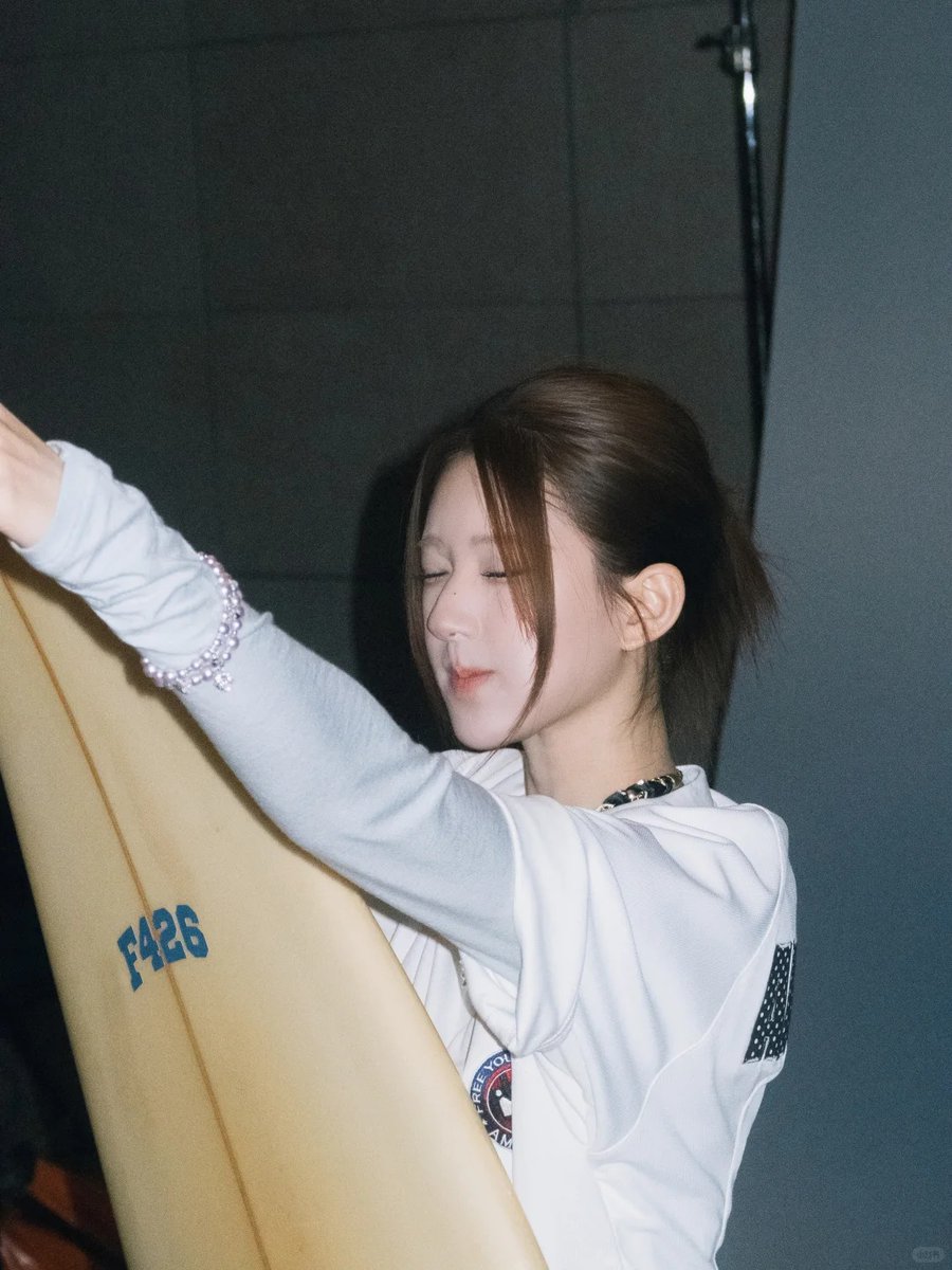 zhaolusi_intl's tweet image. [📸] 042626 #ZHAOLUSI #赵露思
Rosy Studio team XHS Update

“Behind the scenes of the sporty girl🏃🏻‍♀️‍
Full of energy but still can't help wanting to kiss her
[Love it so much]”

🔗 xhslink.com/o/5m3xMalIgAO 

#RosyZhao #조로사 #จ้าวลู่ซือ