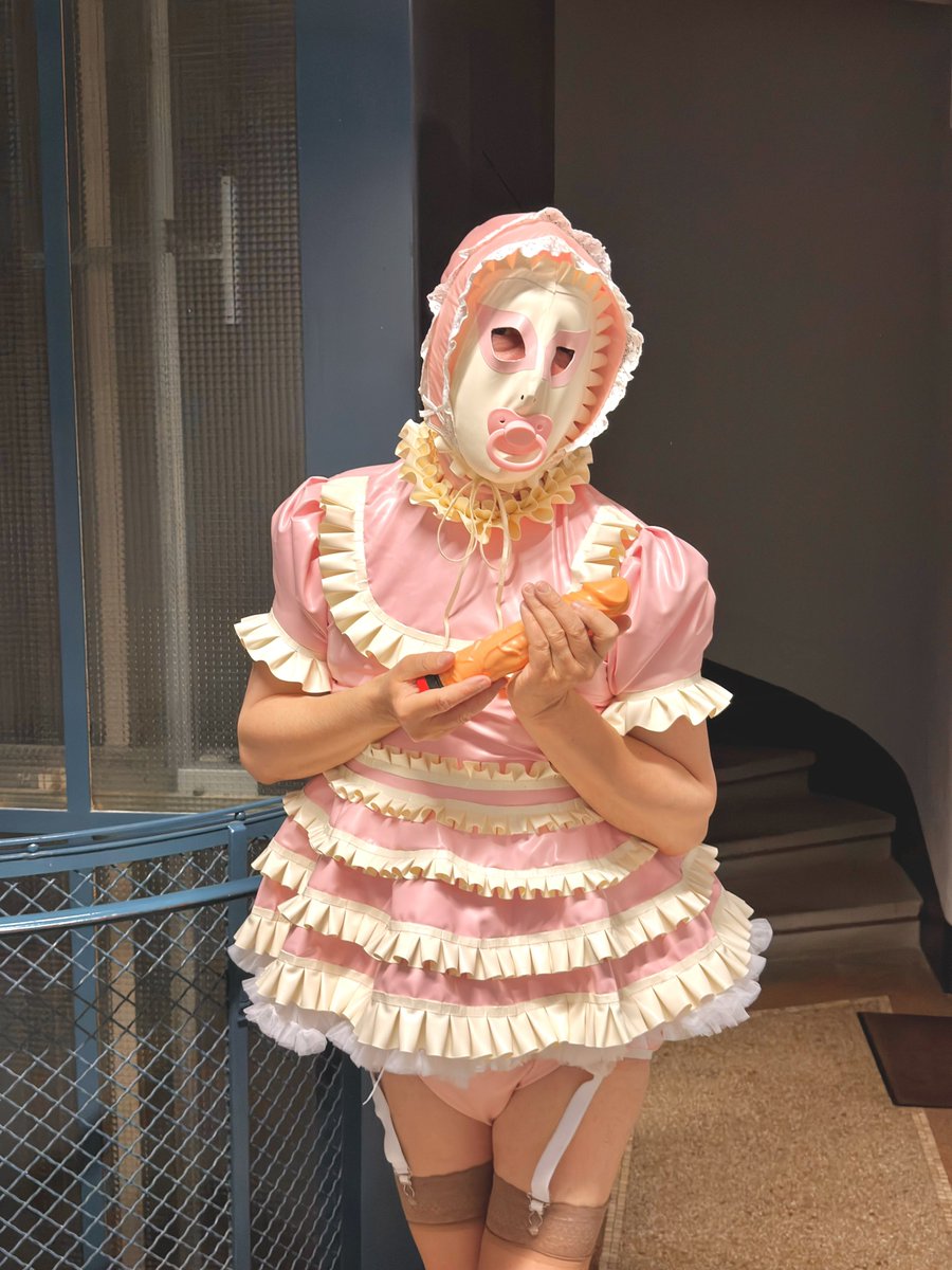 Sissy Latexa tweet media