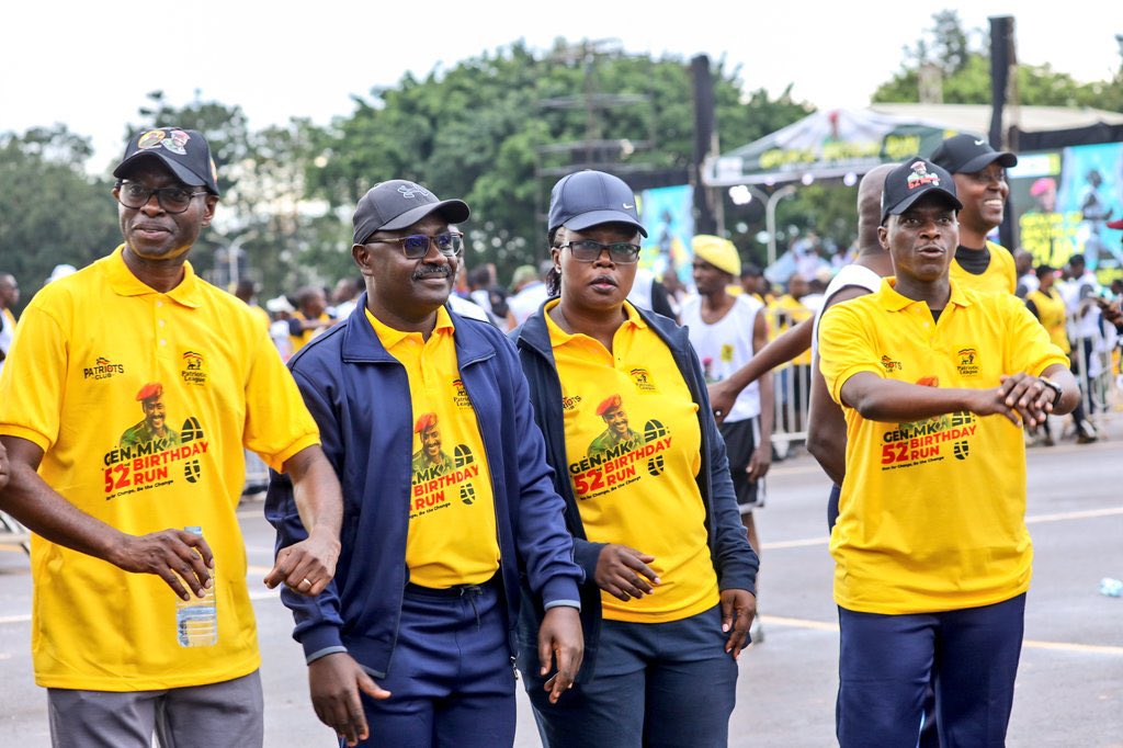 Mariamsanyu25's tweet photo. Celebrating CDF Gen @mkainerugaba’s 52nd birthday as we Run for Hope.
#GoldenPosts
@Thomas_
#Run4Hope
#PatrioticLeague @GCICUganda @BalaamBarugahar @mkainerugaba https://t.co/UU7JW96t21