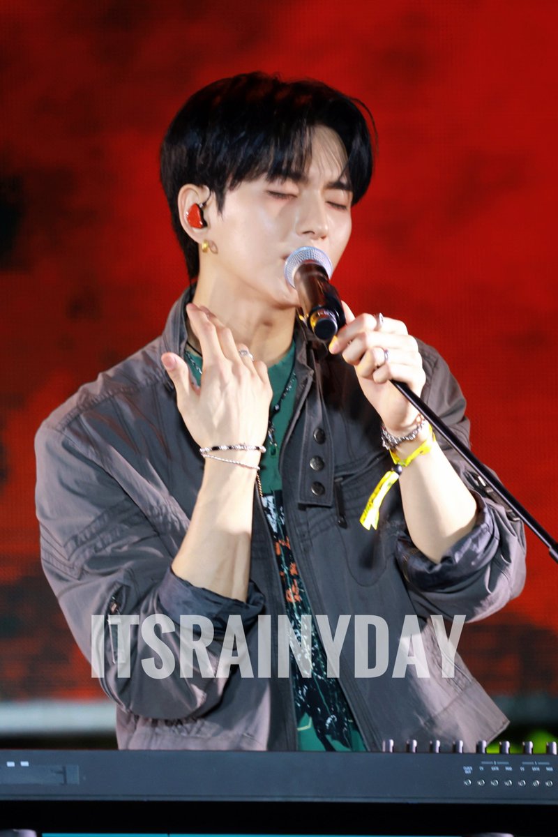 비 오는 날🌧️ tweet media